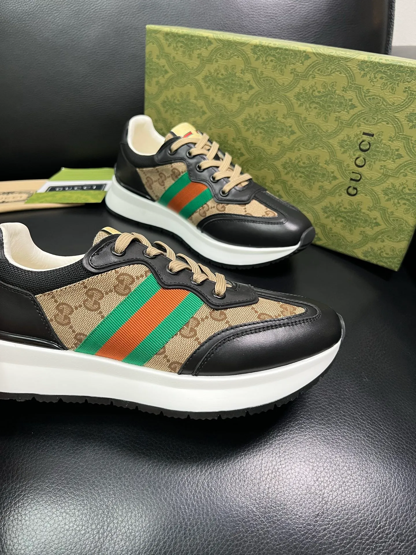 Men's shoes 💰800 Gucci top purchasing Gucci counter new model, original factory configuration of imported cowhide from Italy with printed cloth fabric, imported cowhide lining, breathable and comfortable, sole: original factory special sole is super comfortable, original factory and single goods are high quality, welcome to compare, code number 38-44 (customized 45 46) 85865